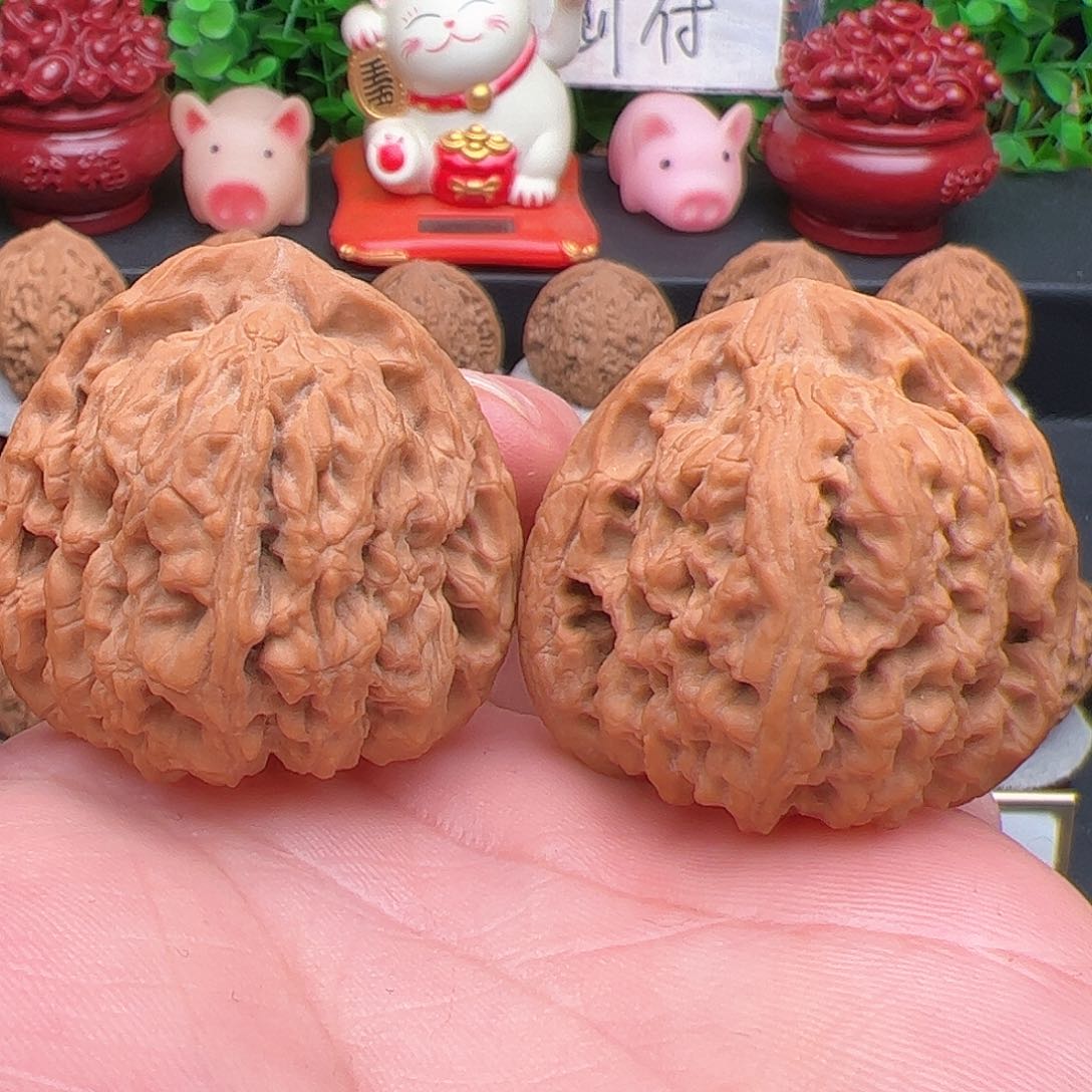 文玩核桃把件正版延庆大三角南疆石，尺寸42