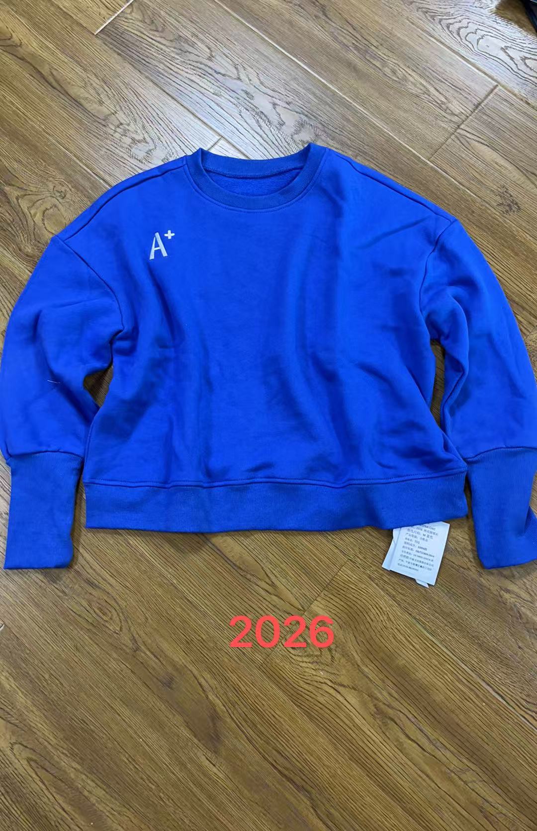 谨慎下单NO退NO换丨清仓丨绣花圆领T2026