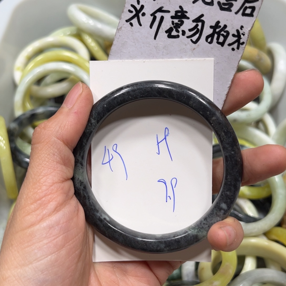 蛇纹石玉手镯未镶嵌