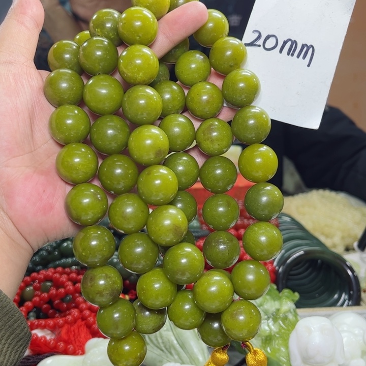 蛇纹石玉手持多样性发货未镶嵌