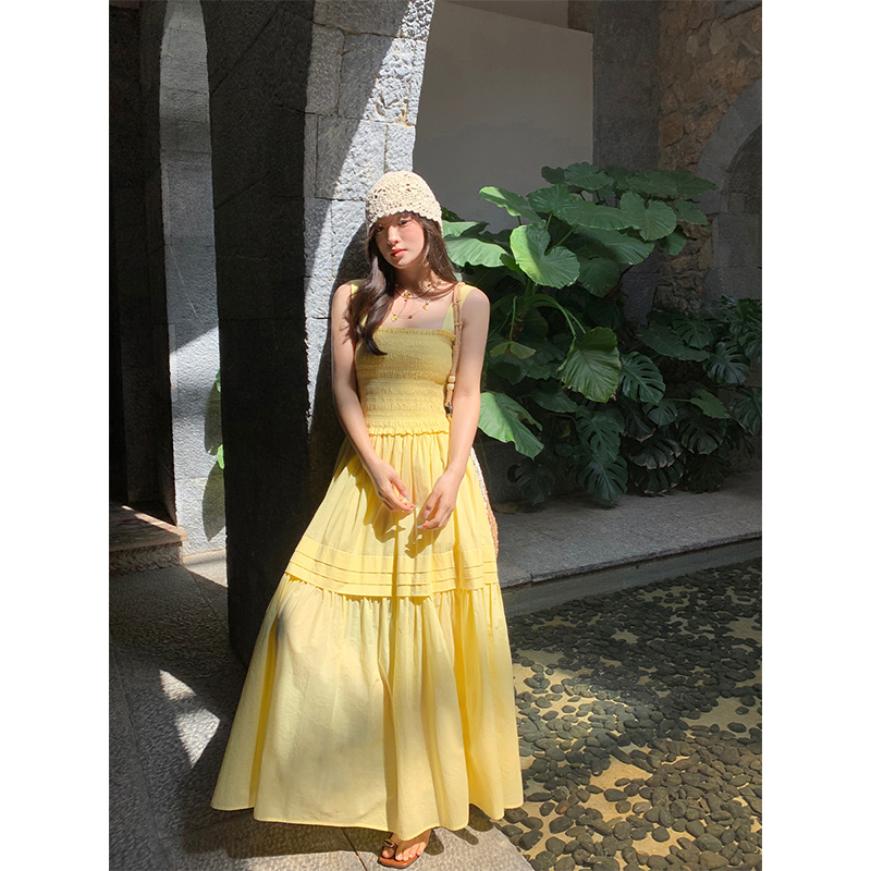 梅子熟了 简约法式度假风吊带连衣裙女可调节肩带高腰a字显瘦长裙