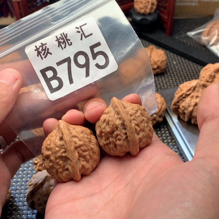 吊坠文玩核桃玖月