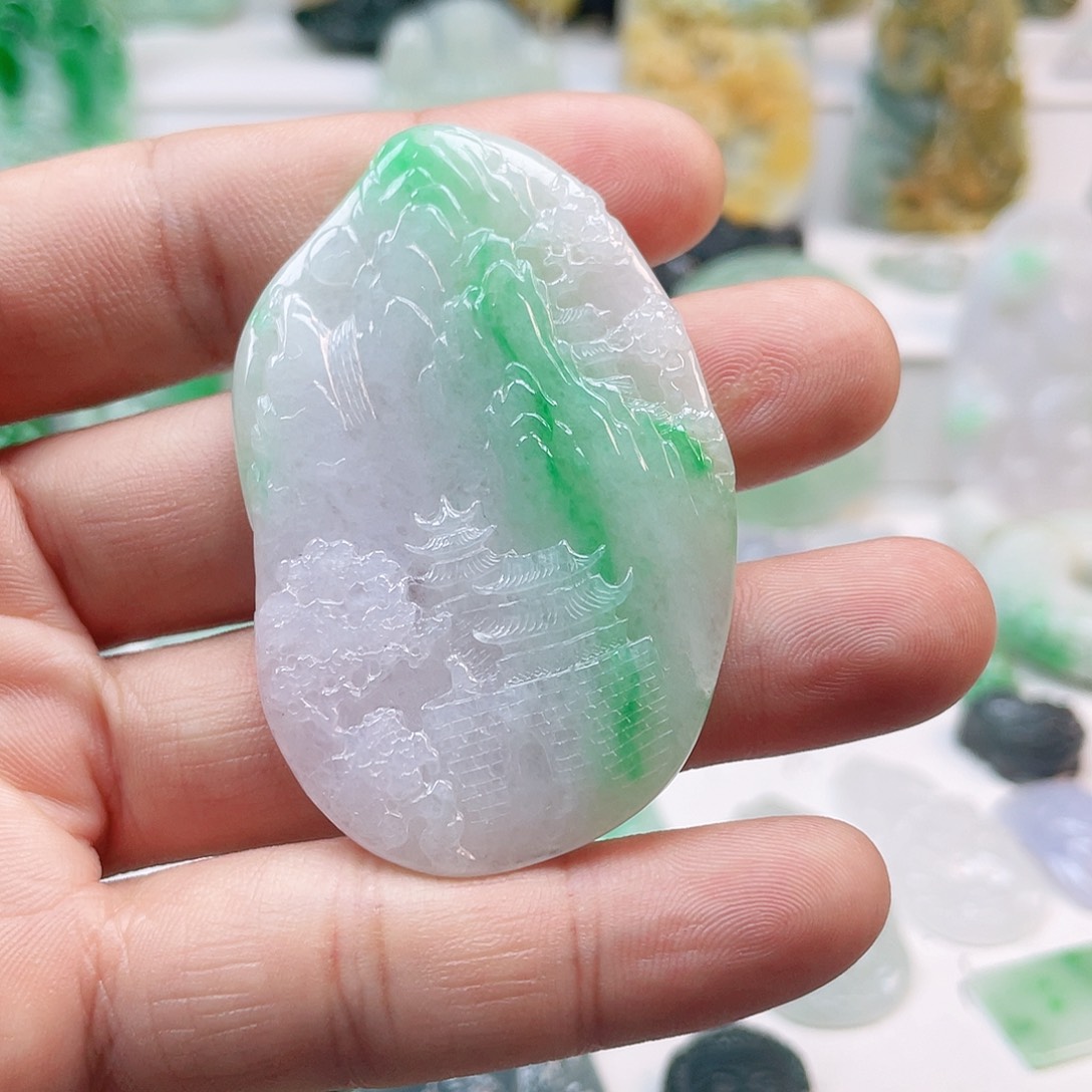 翡翠颈饰未镶嵌山水