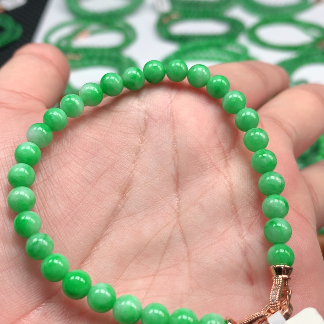 翡翠手链未镶嵌翡翠