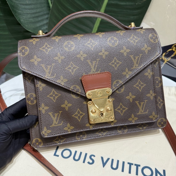 95新 LouisVuitton/路易威登 蒙梭邮差斜挎包 肩带遗失小袋里换新