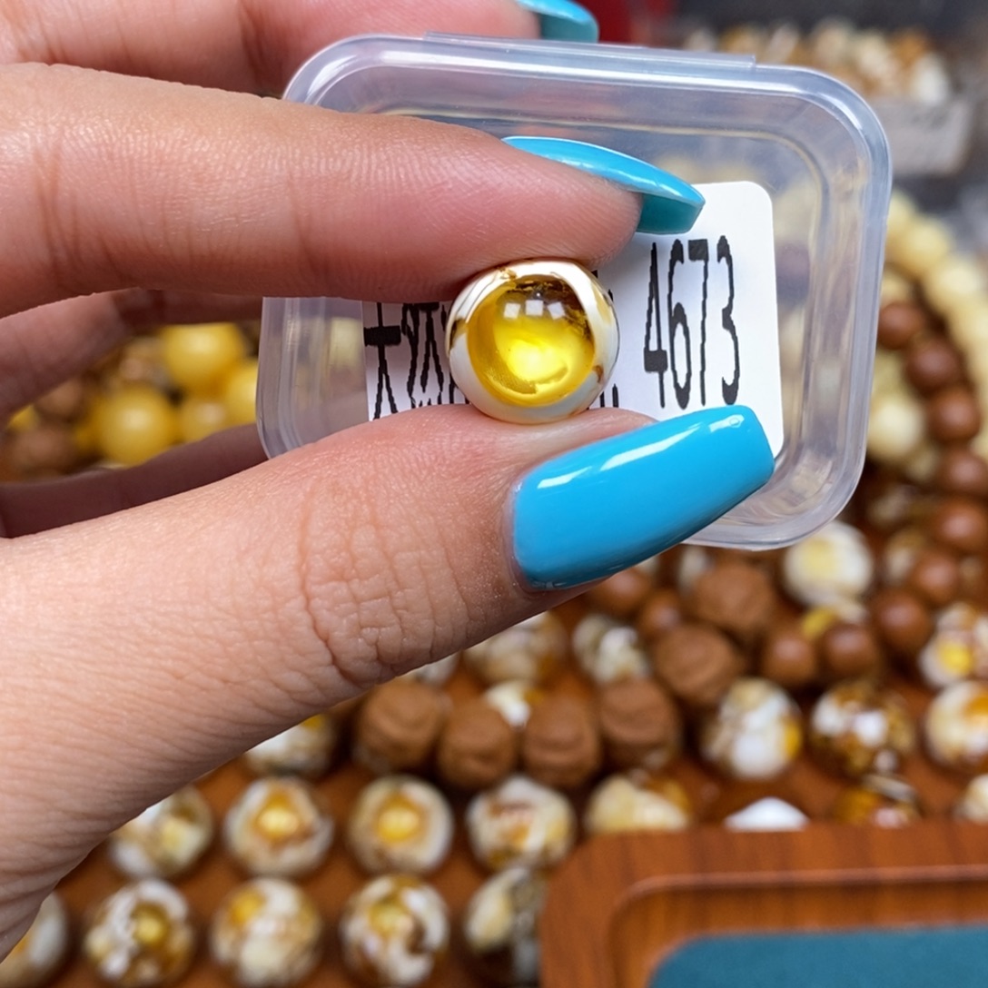 蜜蜡未镶嵌珠宝奇石4673