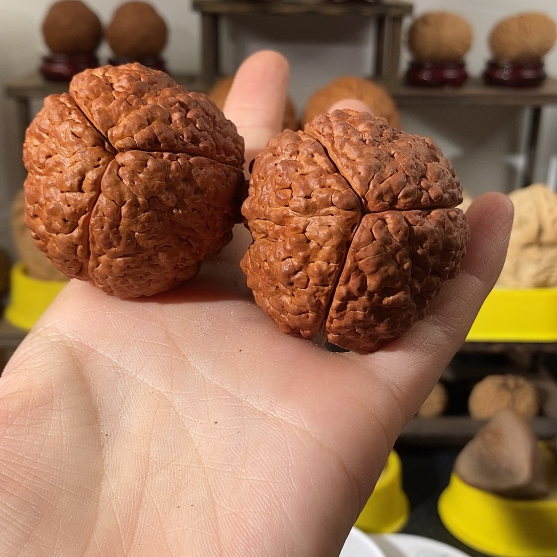 吊坠文玩核桃业三瓣脑纹金刚练手微色不退不换不接受中差评