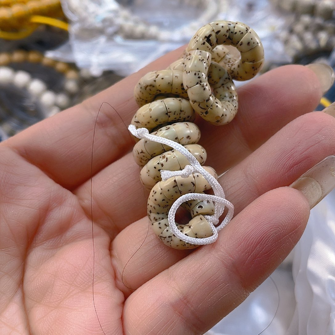星月菩提手串石玉料大肠氧化特价尺寸5.5