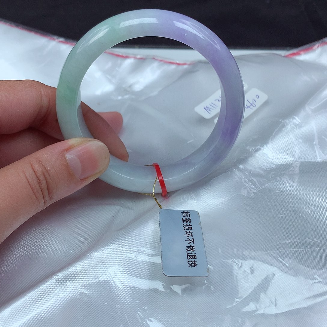 翡翠手镯未镶嵌54圈196