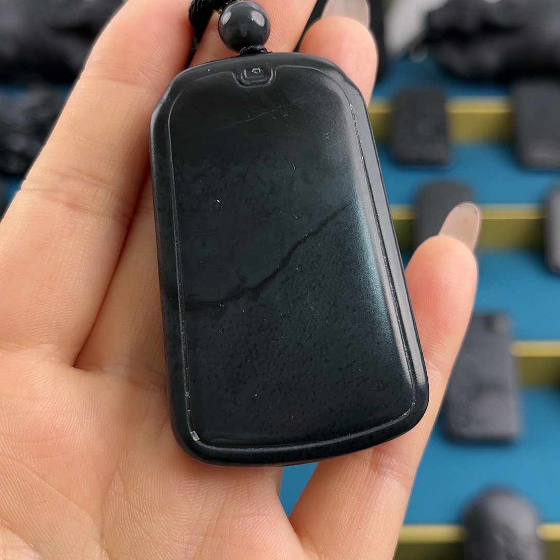 和田玉（墨玉）面包牌有划痕未镶嵌