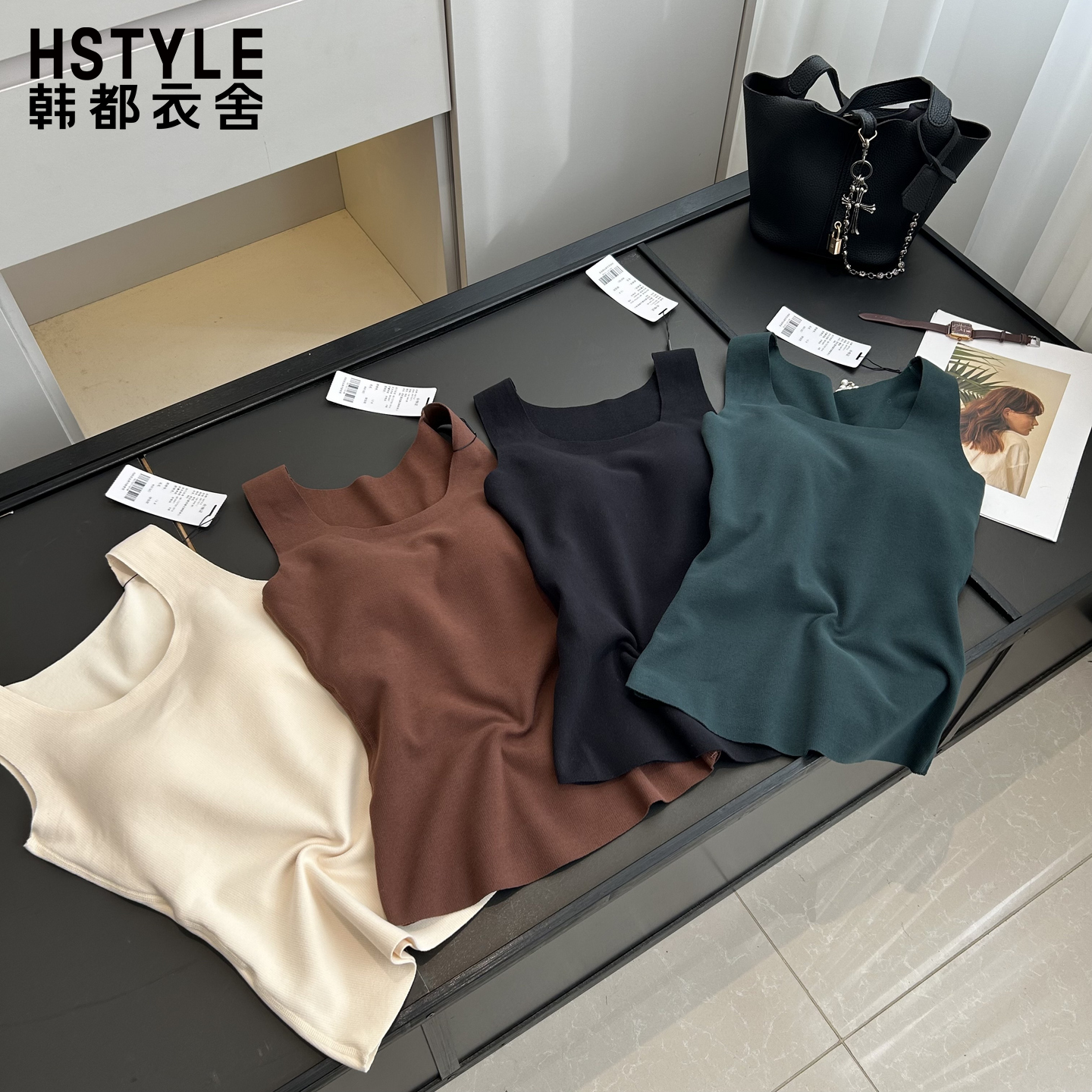 圆领磨毛胸垫背心女简约纯色百搭修身显瘦无袖吊带打底衫