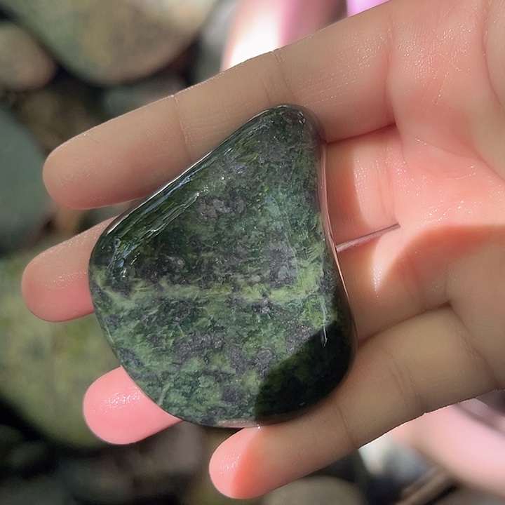 东***韵蛇纹石玉未镶嵌西藏藏玉药王石