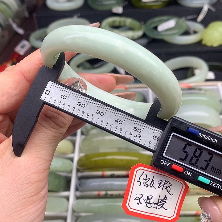 蛇纹石玉手镯未镶嵌922