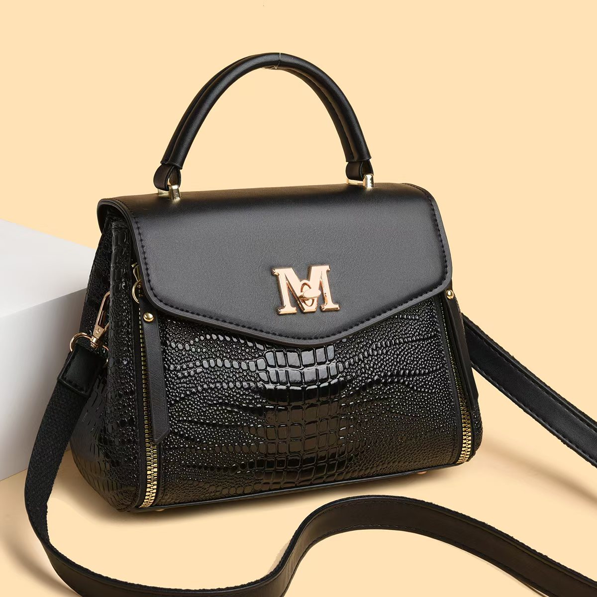 正 8397 黑色  高品质女包 （长22宽11高17）