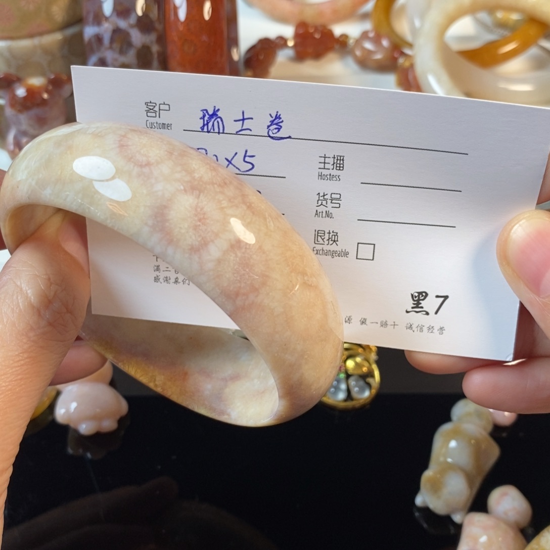 缺***卷硅化珊瑚（珊瑚玉）未镶嵌手镯