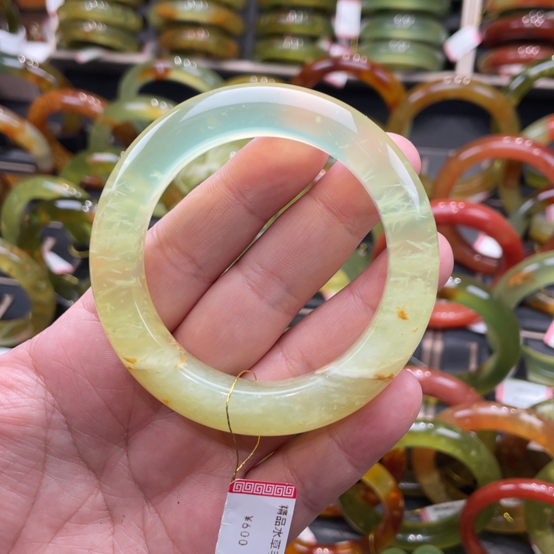 蛇纹石玉手镯未镶嵌