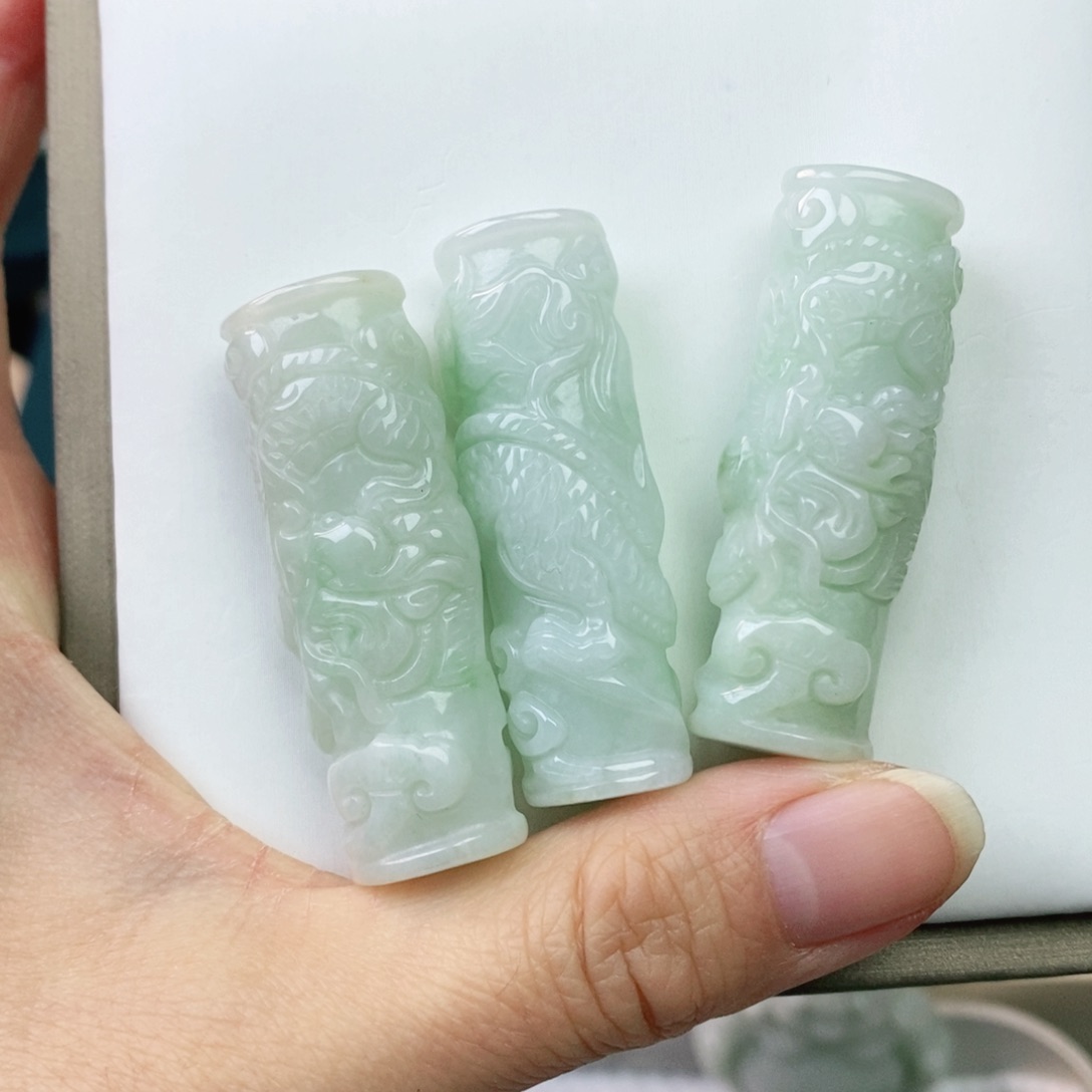 翡翠颈饰未镶嵌龙柱 发货发其一