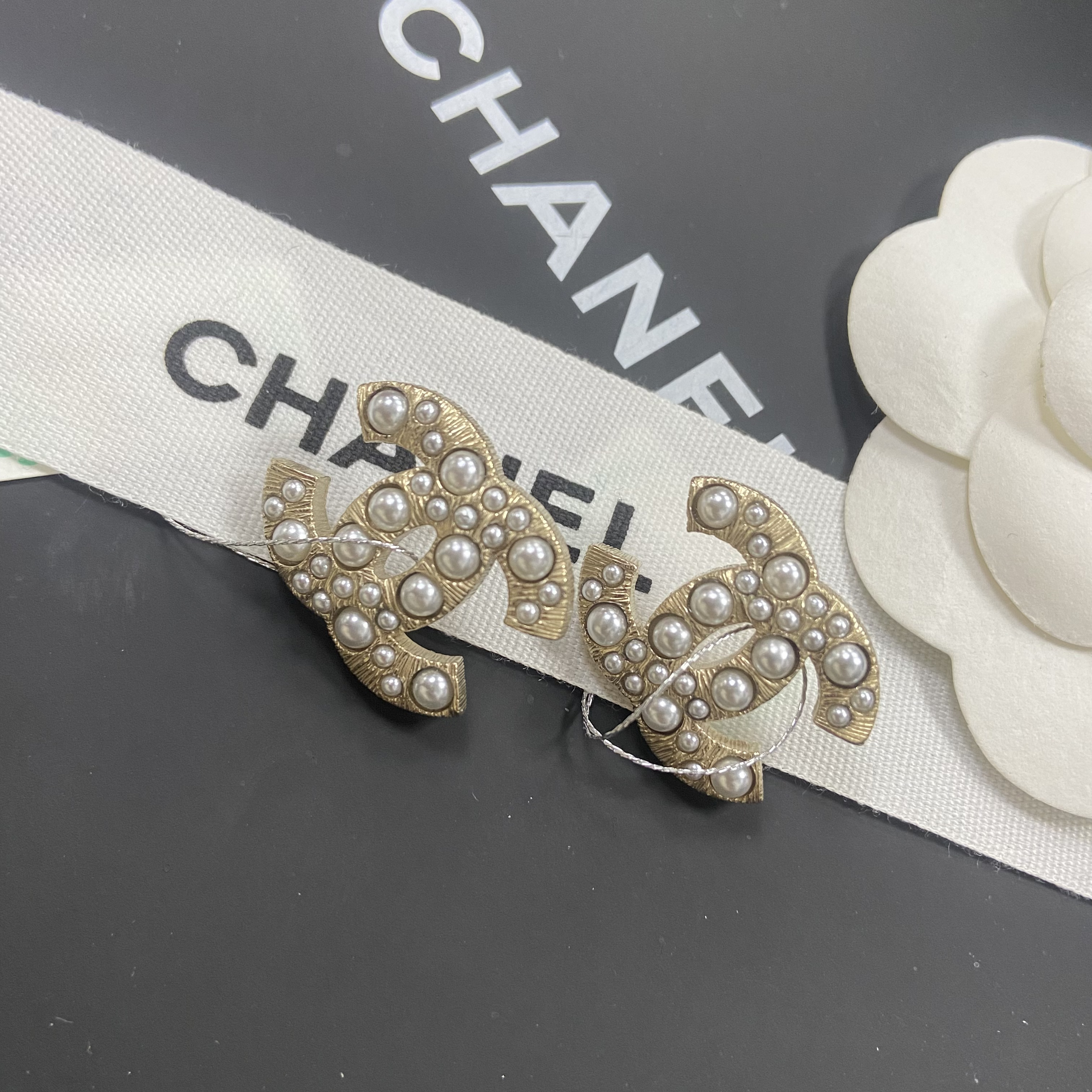 全新未使用 Chanel/香奈儿 经典 时尚 素款 珍珠香槟金 中号 耳钉