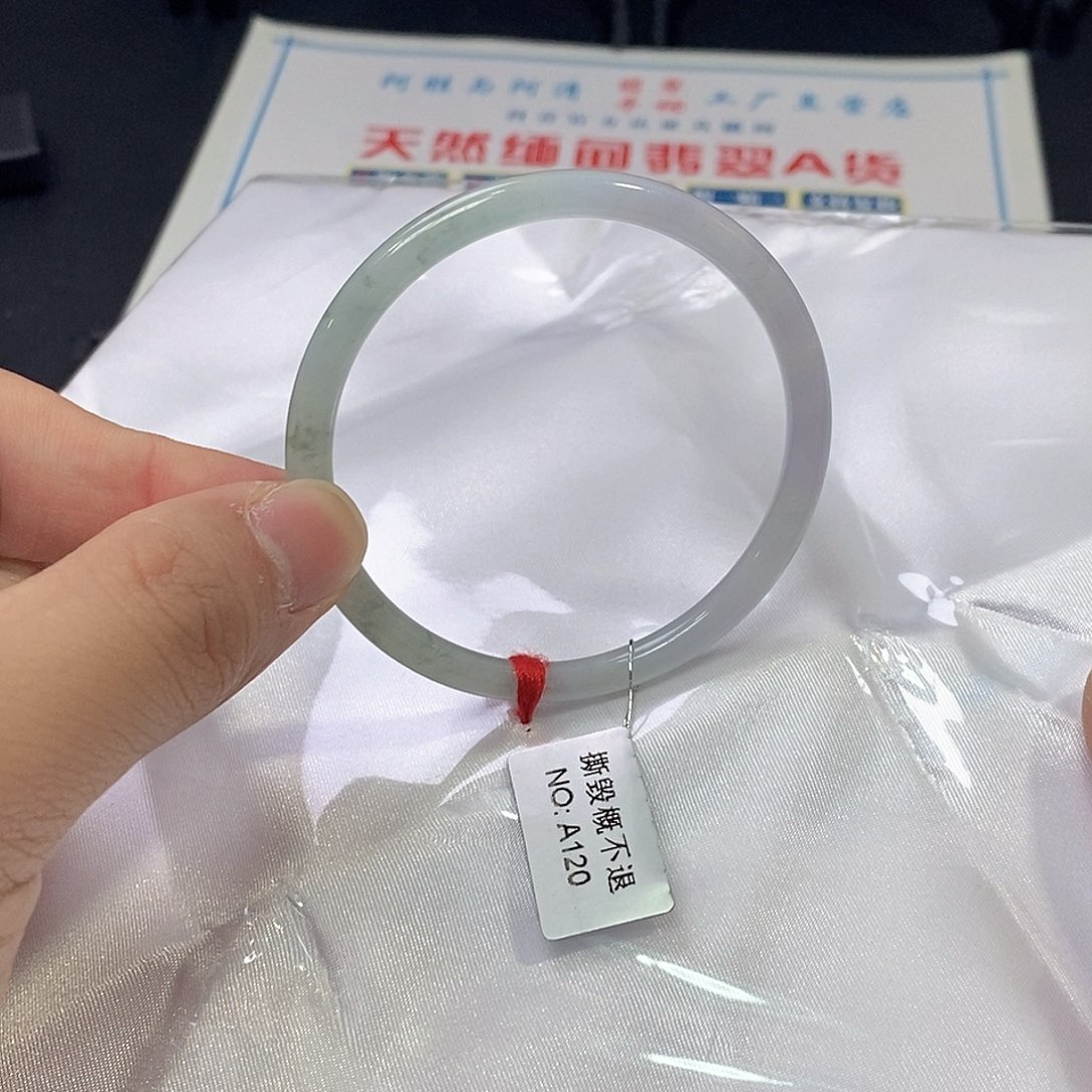 翡翠未镶嵌手镯（圆镯）