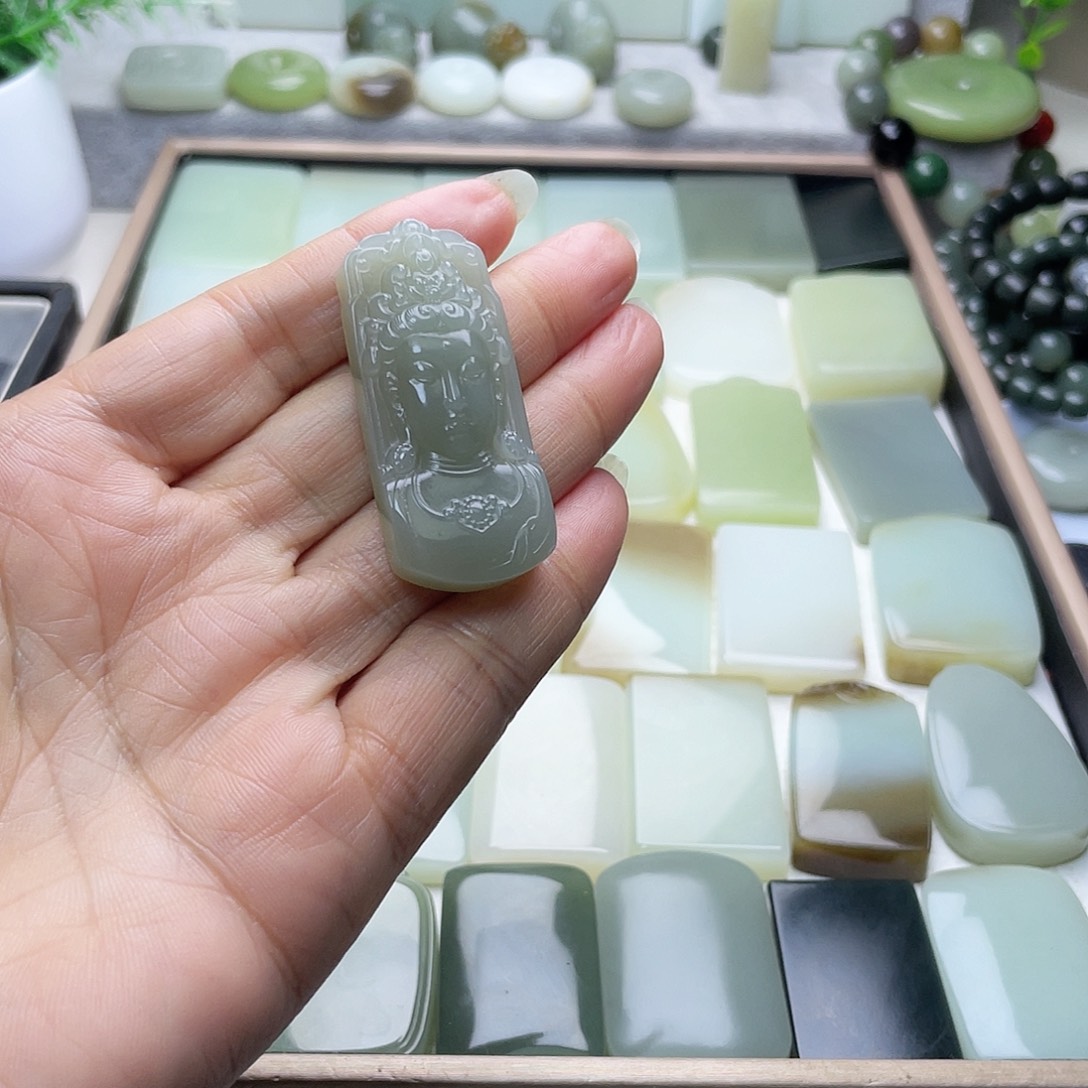 颈饰未镶嵌和田玉（糖玉）星**语