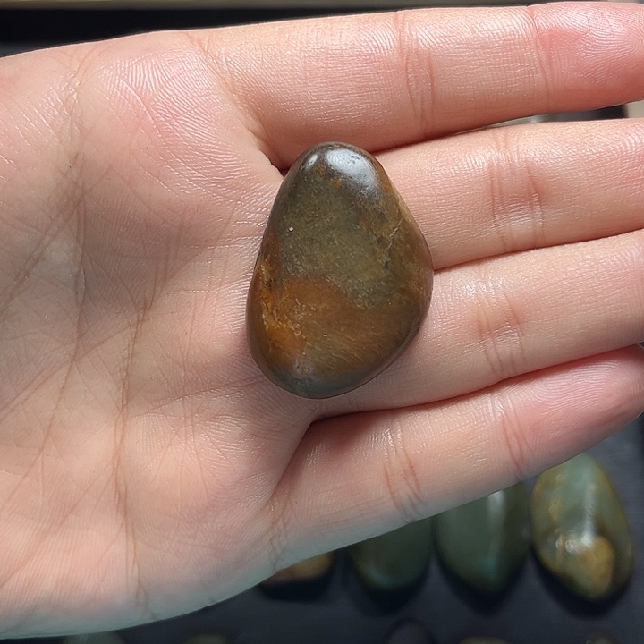 夜***光和田玉未镶嵌珠宝奇石