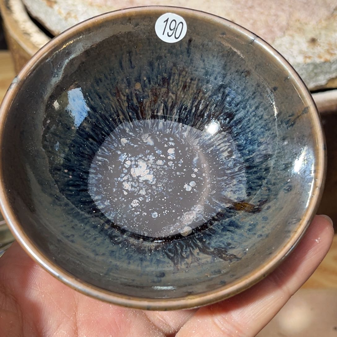 茶盏义兴龙窑坚持真柴烧落灰烧