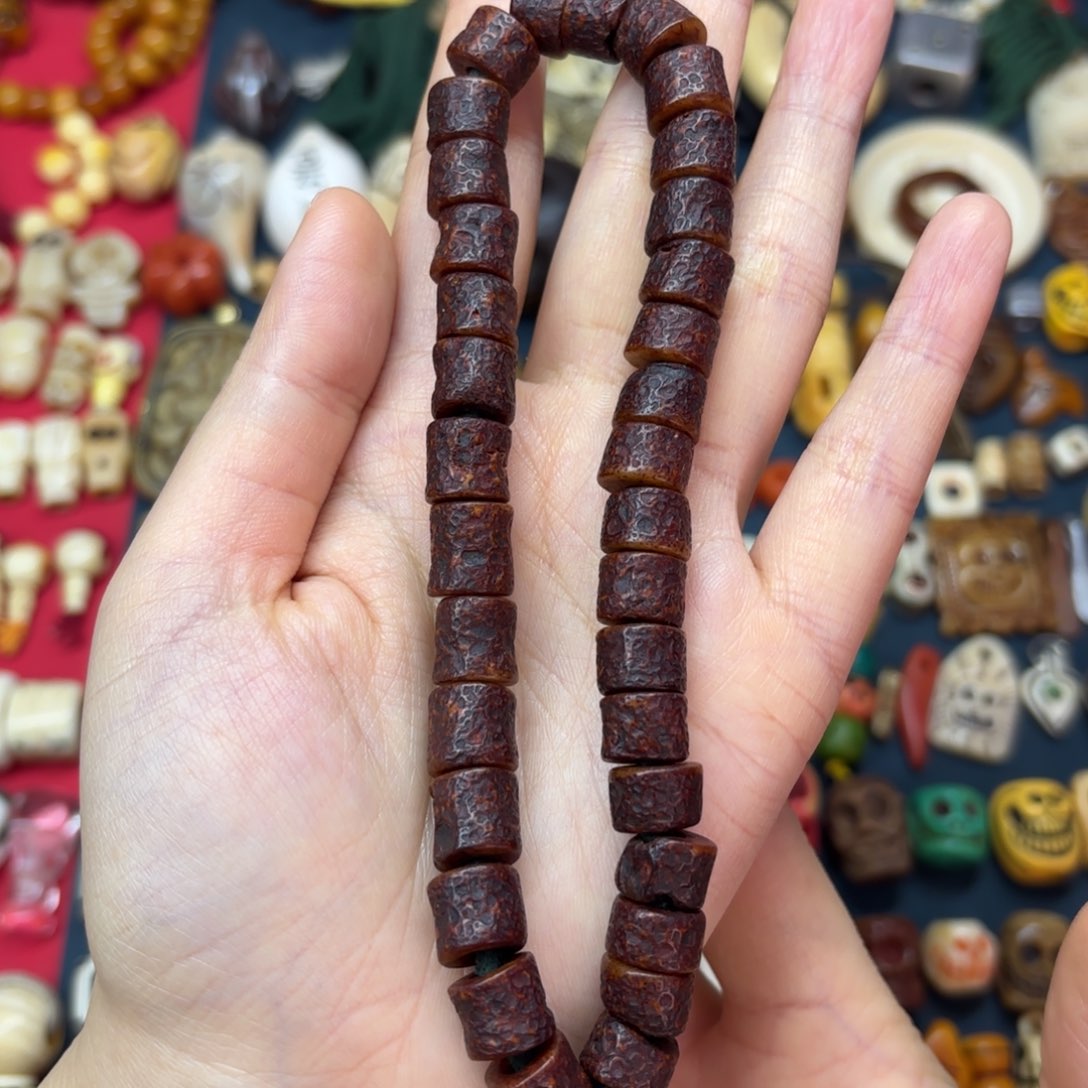 配饰和化妆等工序制作出来具有鲜明