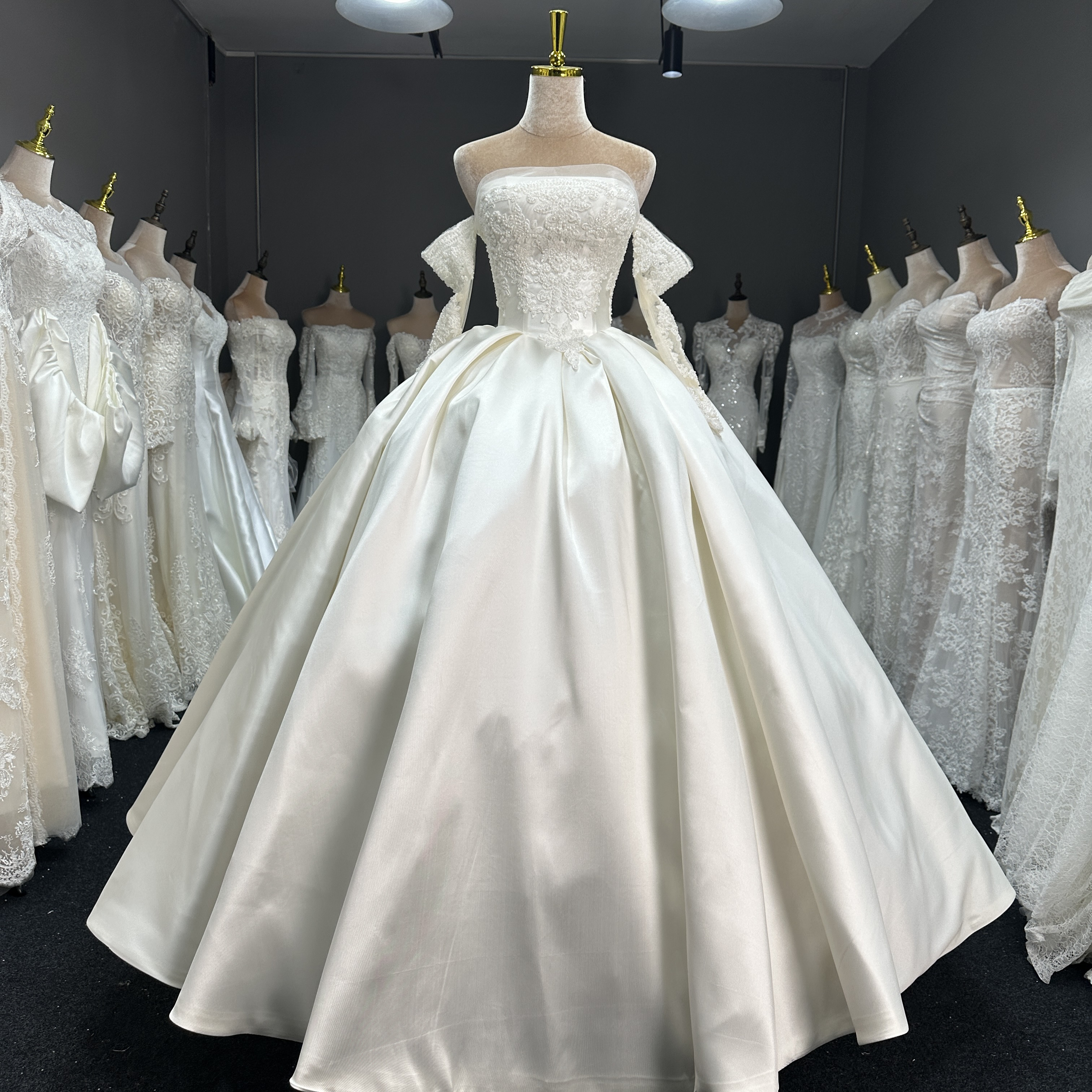 （LOEVER婚纱工厂）缎面婚纱小个子款(可定做)