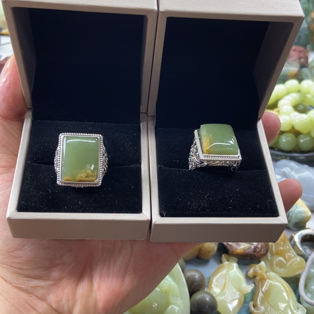 玉***生岫岩河磨玉（透闪石质玉）未镶嵌把件