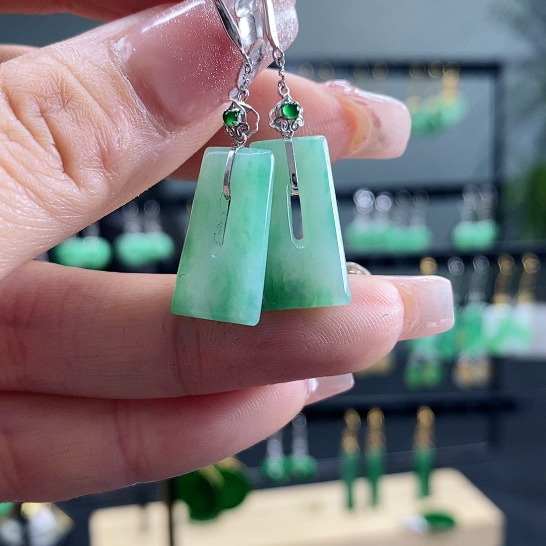 翡翠耳饰18K金镶嵌翡翠