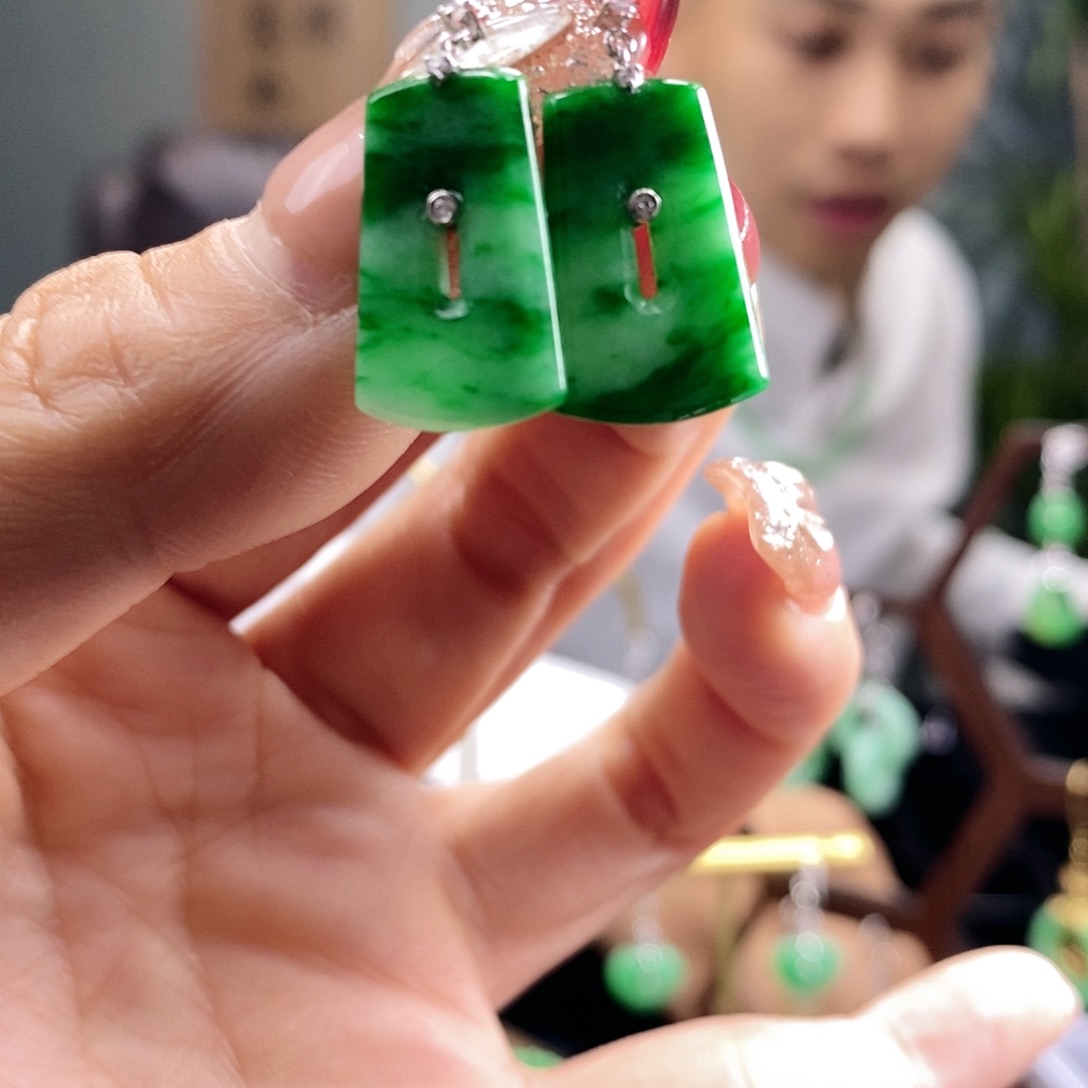 翡翠耳饰18K金镶嵌翡翠