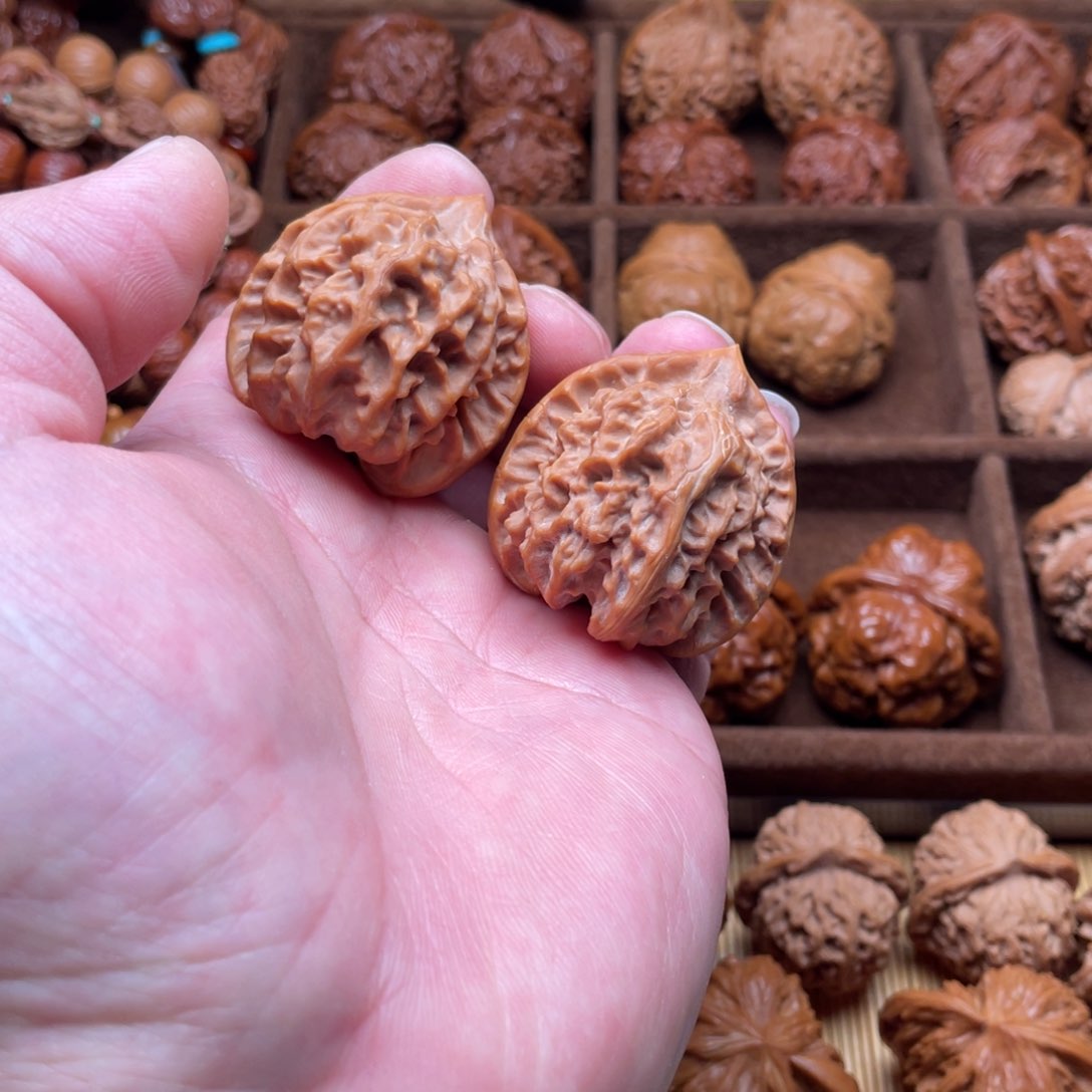 文玩核桃把件陪**稔曹大龙