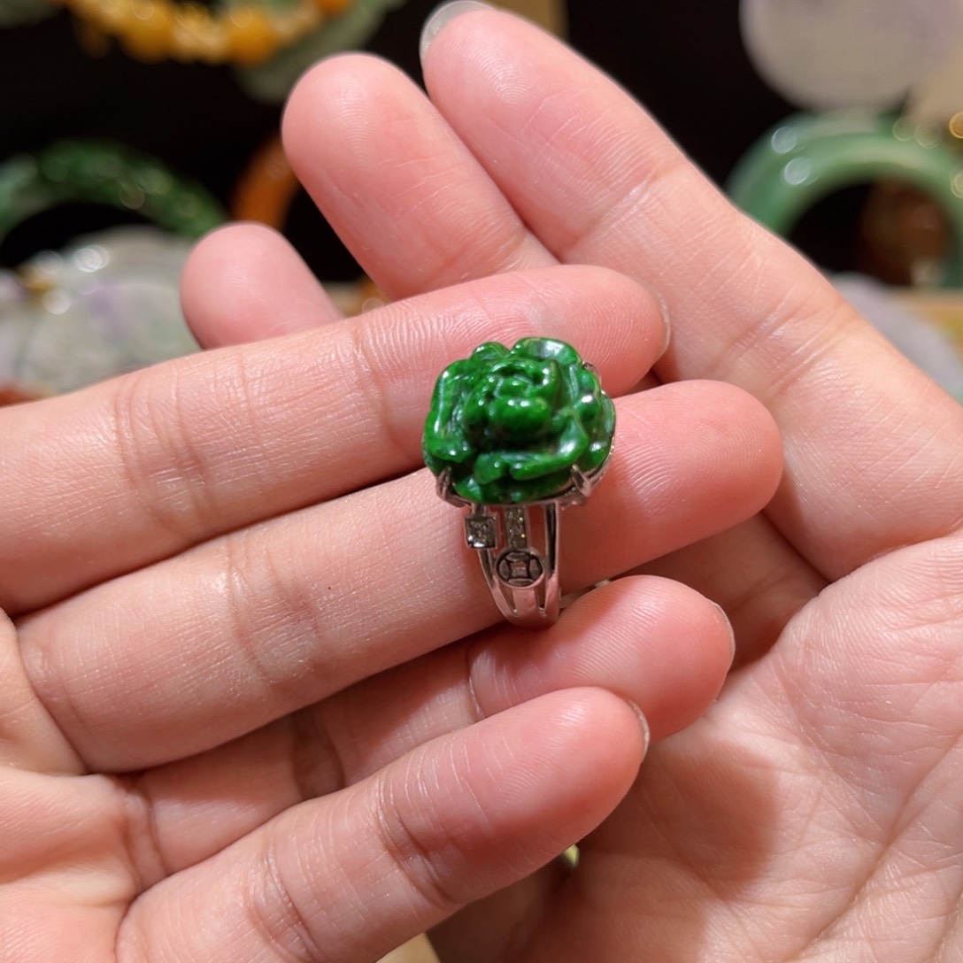 翡翠未镶嵌颈饰待编织