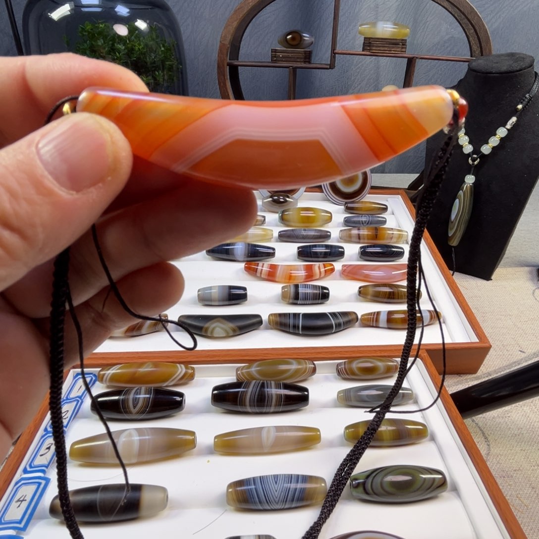 悠***得玛瑙/玉髓未镶嵌珠宝半成品