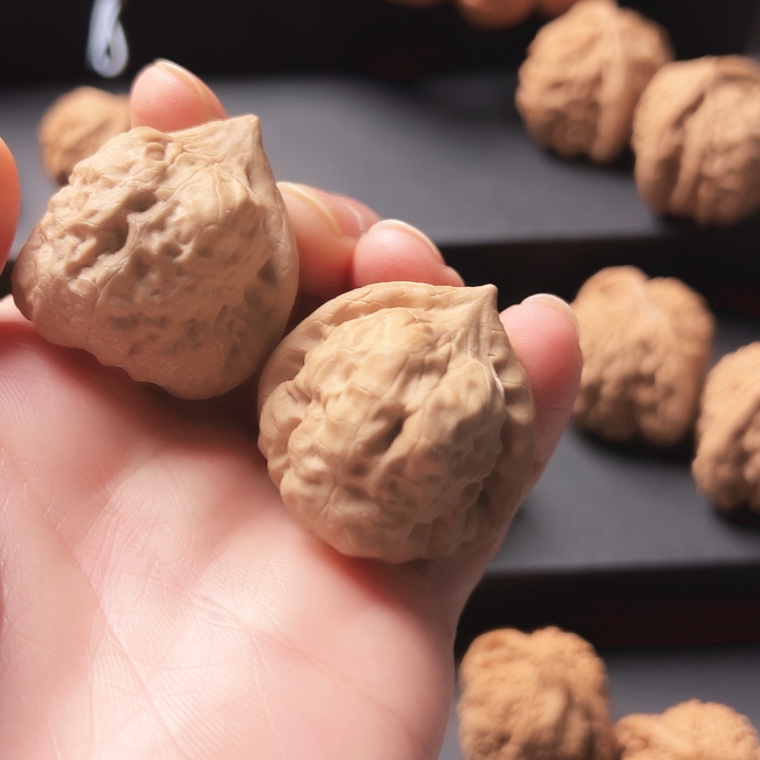 山***艮把件桃核古蟾核桃