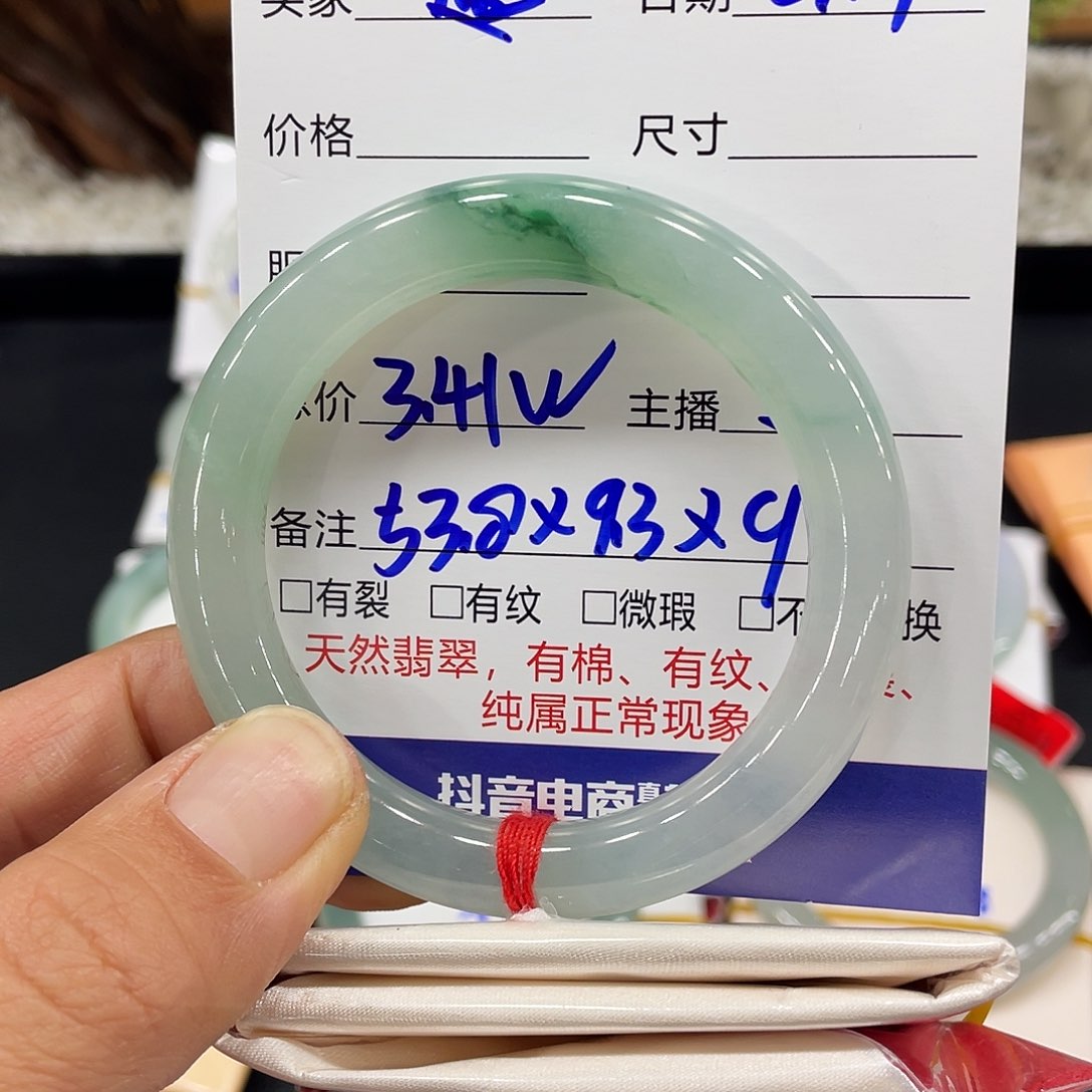 翡翠手镯未镶嵌越**好