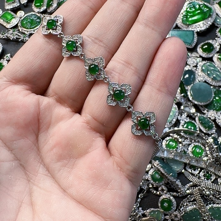 翡翠颈饰未镶嵌天然A货翡翠放漏