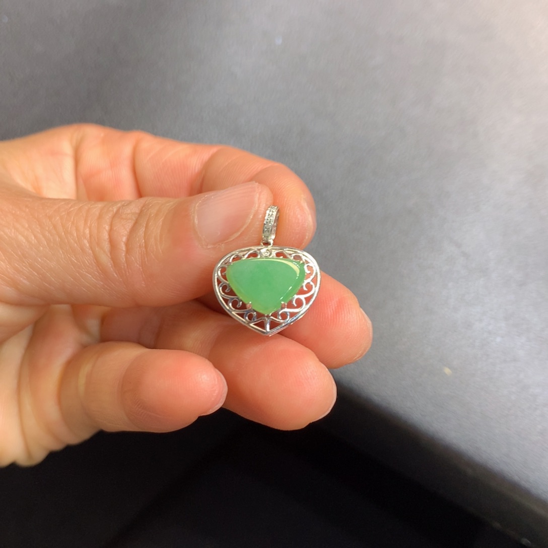 翡翠吊坠(不含链)18K金镶嵌