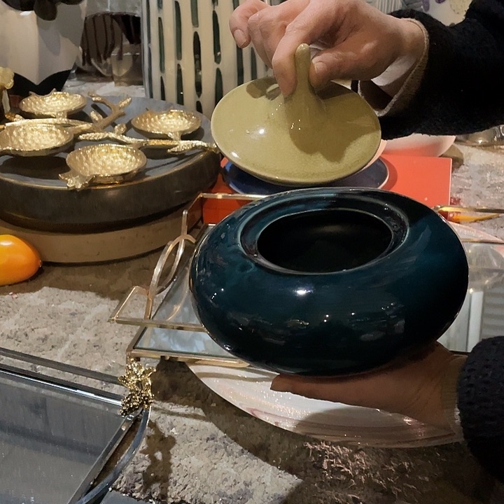 陶瓷花瓶，茶杯茶具。