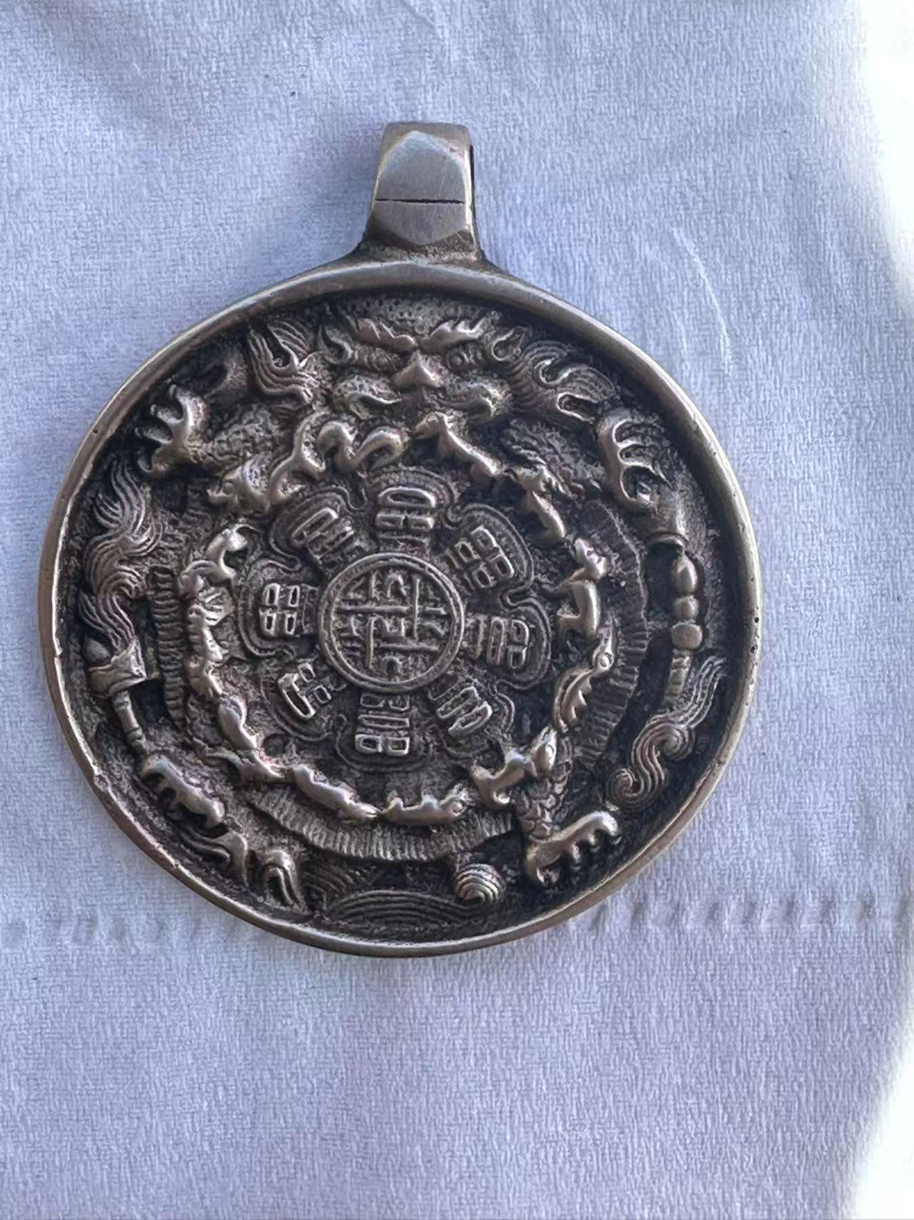 藏地风格九宫八卦牌火焰熊、尺寸42工艺品