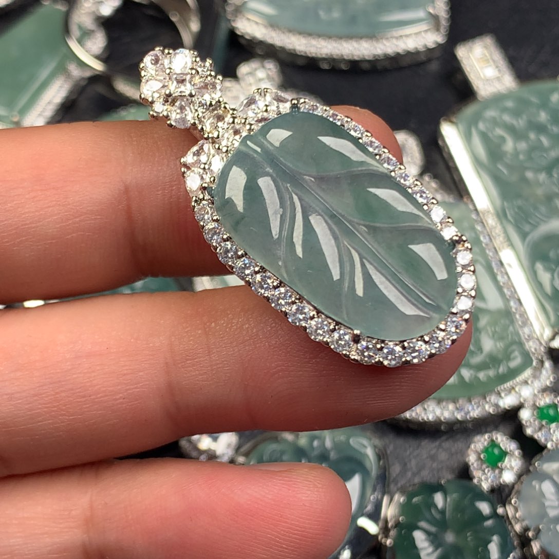 翡翠未镶嵌颈饰大叶子