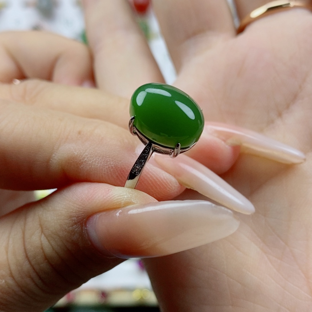 未镶嵌戒指和田玉