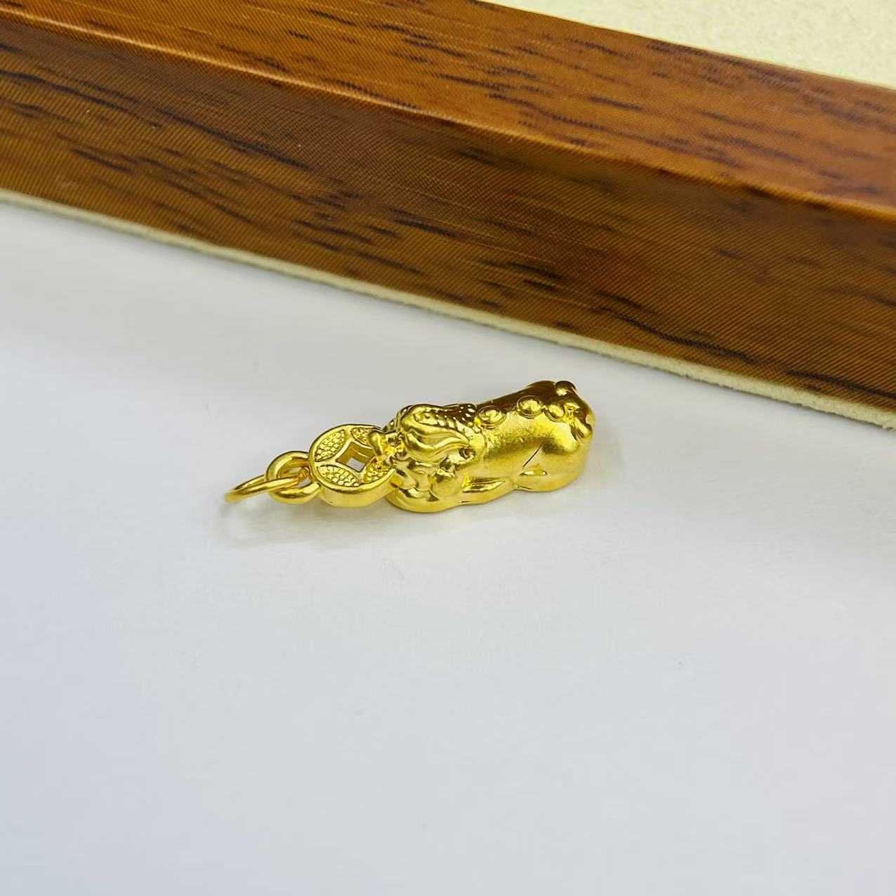 金祥顺黄金足金999小素金钱币貔貅DP1155