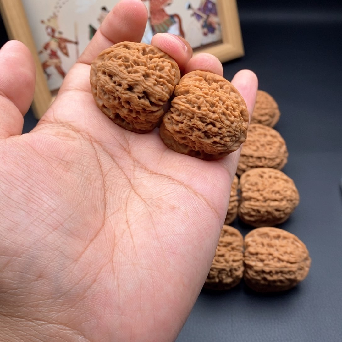 文玩核桃把件孩****妖好运南将石文玩核桃
