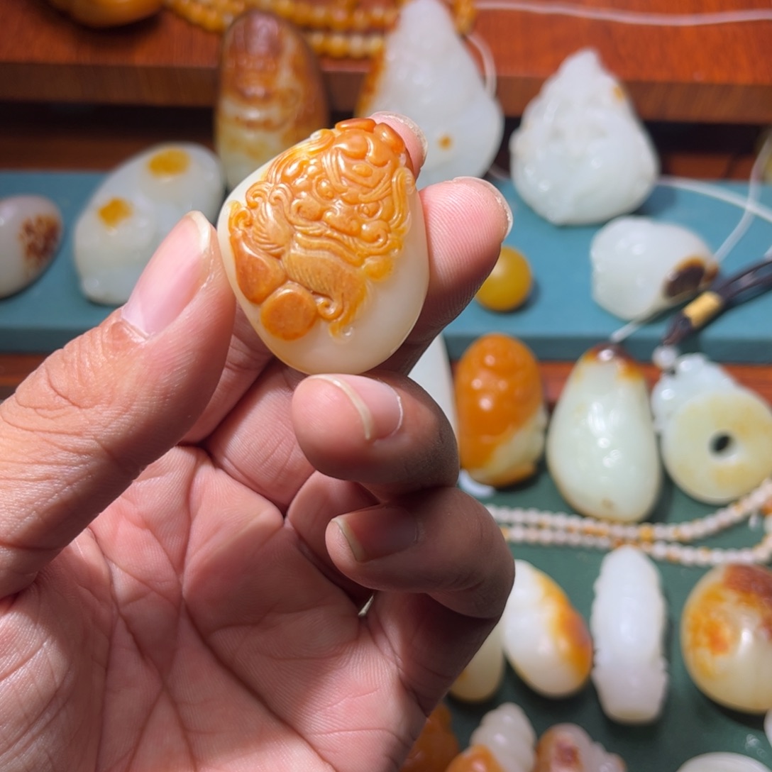 庭***计和田玉未镶嵌颈饰