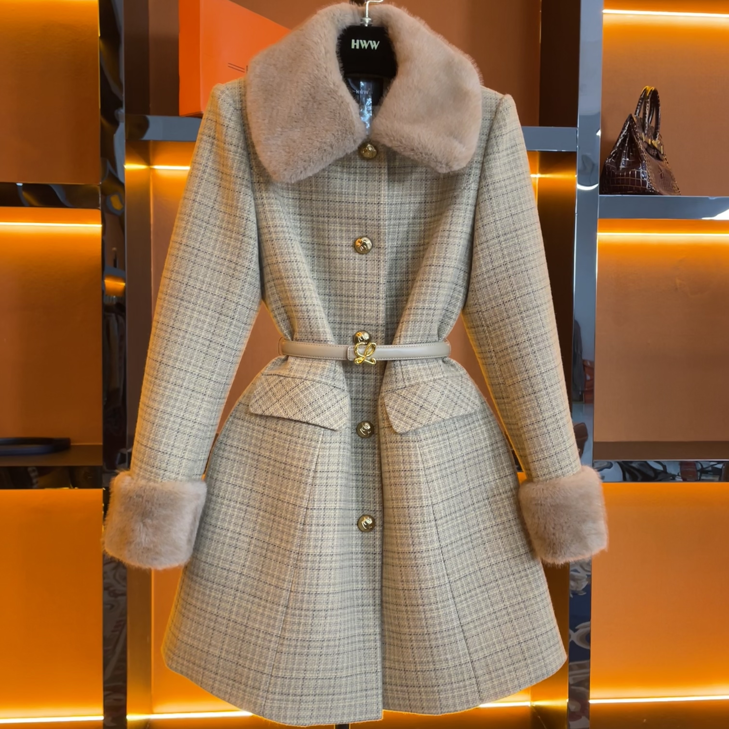 90白鹅绒(袖子也加绒)英伦时尚气质收腰鹅绒服DHZZR408047