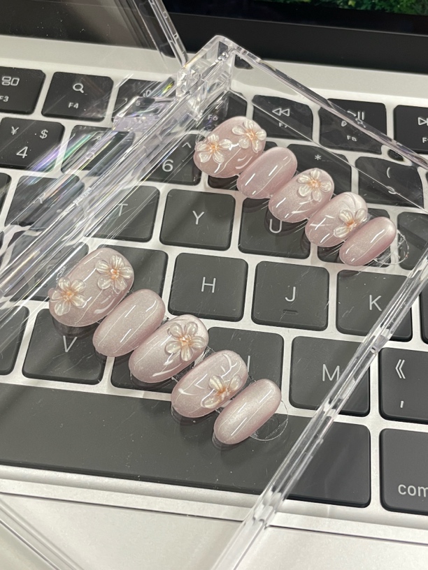 新款温柔立体花椭圆短款显白可拆卸穿戴甲美甲片