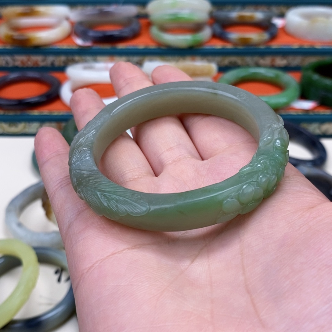 和田玉手镯未镶嵌笑*姐