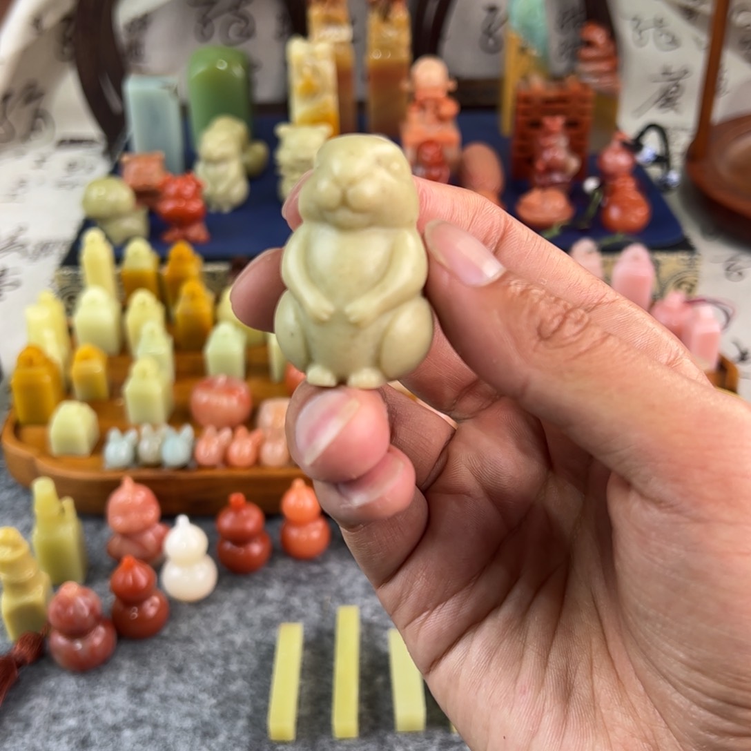 青田石封门青兔摆件2.7-2.8-4.2