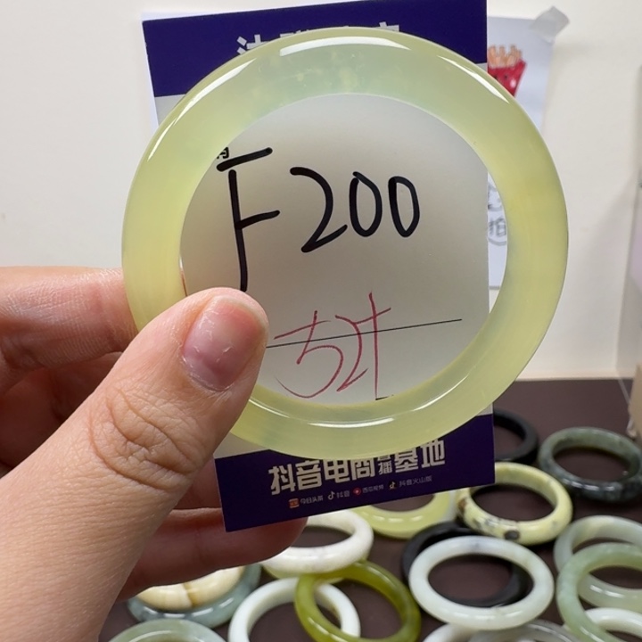 蛇纹石玉未镶嵌手镯200